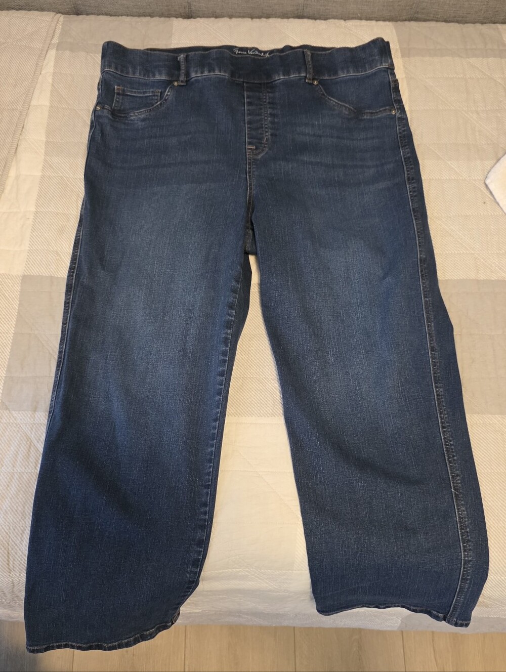 Gloria Vanderbilt Straight Leg Jeans in Dark Blue Wash